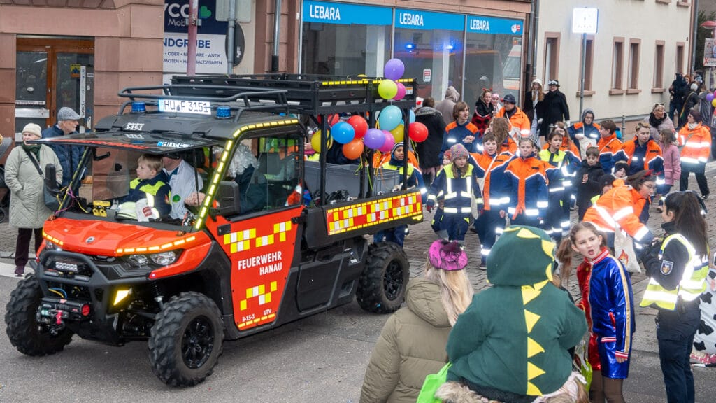 Helau – Kinder- und Jugendfeuerwehr beim Großauheimer Fastnachtsumzug 3 © Foto Grün